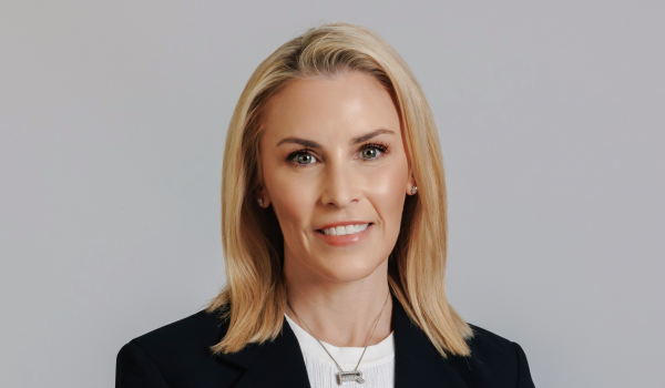 Renee Howie headshot